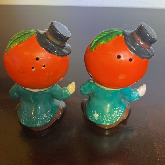 1950's Anthropomorphic Tomato Head Guys with Top Hats Salt and Pepper Shaker Set - Picture 3 of 8
